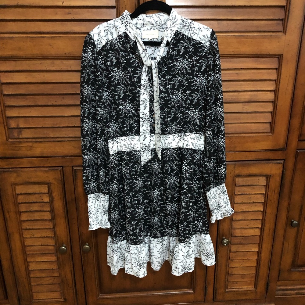 MELLODAY ▪️Black & White▫️ Floral Pattern Long Sleeve Dress - Size Medium